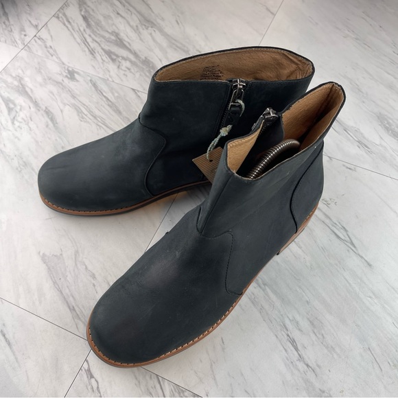 olukai ankle boots